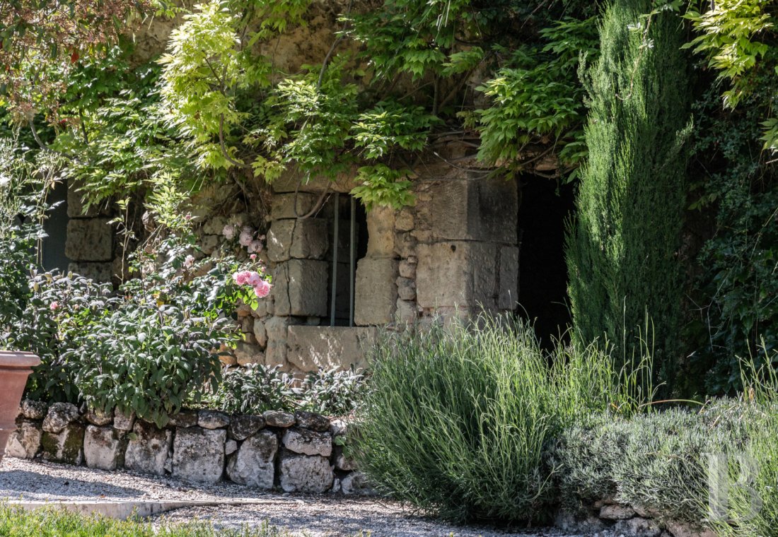 Sur les bords de Loire à l’est de Tours, les dépendances d’un manoir du 18e siècle et son jardin labellisé « remarquable » - photo  n°23